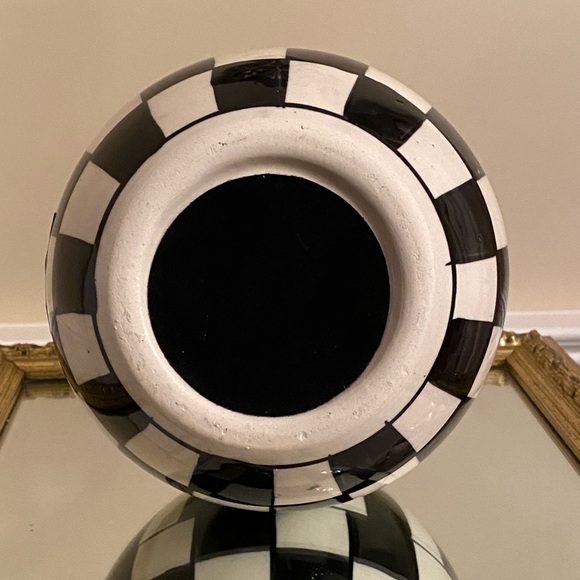 6.5” Black & White Check Ceramic Egg ✨NWT✨ - Picture 3 of 4